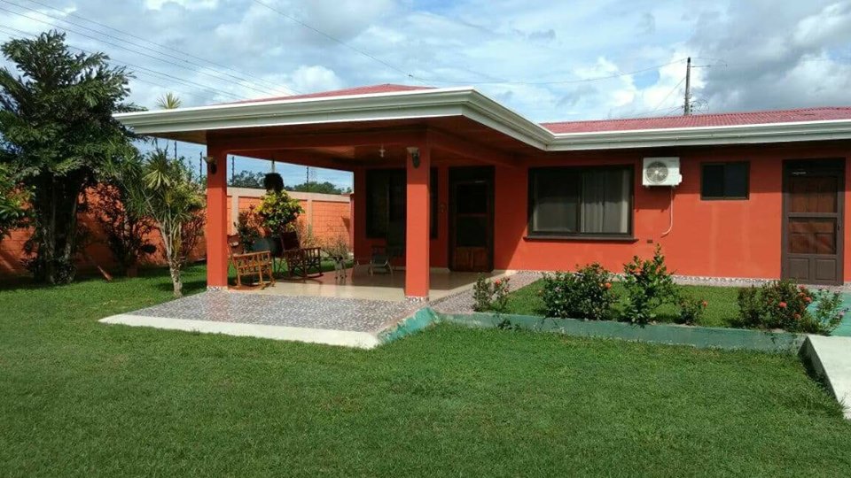 En Venta Casa con lote grande, Liberia, Guanacaste. - De Oportunidad  Guanacaste Bienes Raices