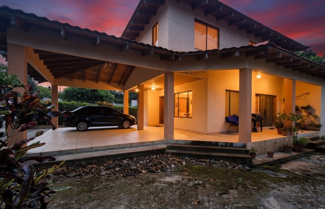 Casa grande en venta Liberia